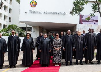 State with no muscles to supervise extractive industries