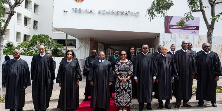 State with no muscles to supervise extractive industries