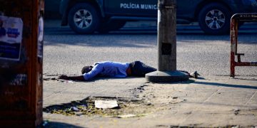 Police fire rubber bullets and tear gas at peaceful demonstrators